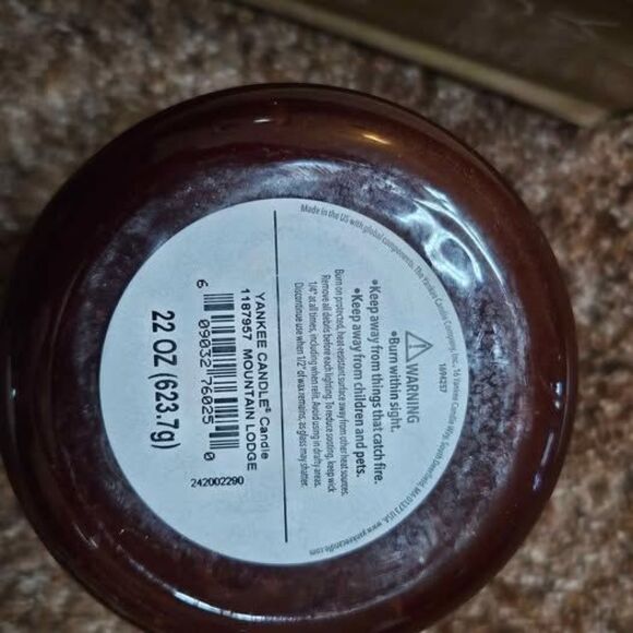 NEW Yankee Candle Mountain Lodge Jar 22oz - Picture 3 of 3